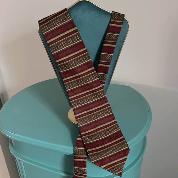 Mulberry Designer Men’s Italian Hand Sewn Silk Necktie with Striped Print - Picture 1 of 5